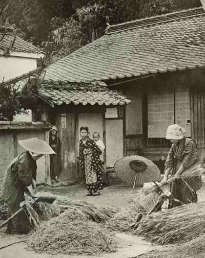 Arpaya Başlayan Köylü Kadınlar, 1910. by Herbert Ponting