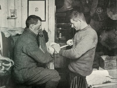Astsubay Evans, Dr. Atkinsons Hand