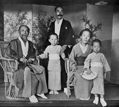 Japonya Prensi ve Prensesi Ito ve aileleri, 1909. by Herbert Ponting