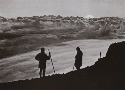 Fuji Zirvesinden Gün Batımı (s/b fotoğraf) by Herbert Ponting
