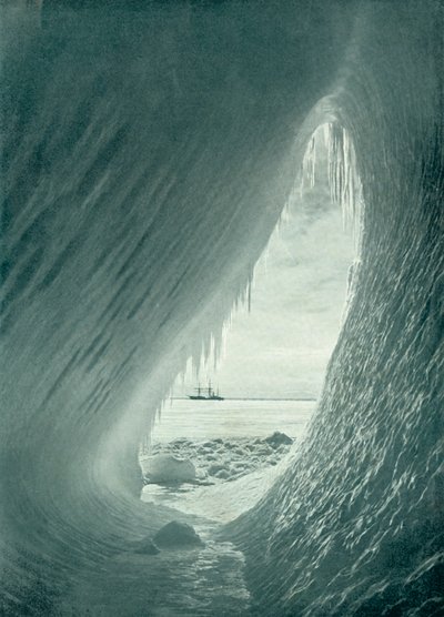 İçeriden Kemerli Berg, c19101913, 1913 by Herbert Ponting