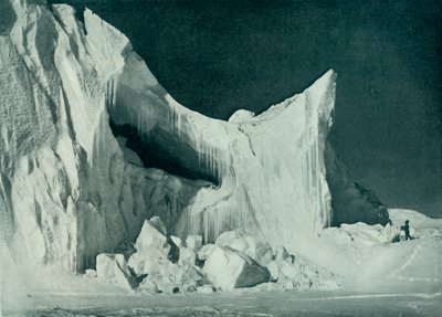 Kışın Sonundaki Berg Kalesi, c1911, 1913 by Herbert Ponting