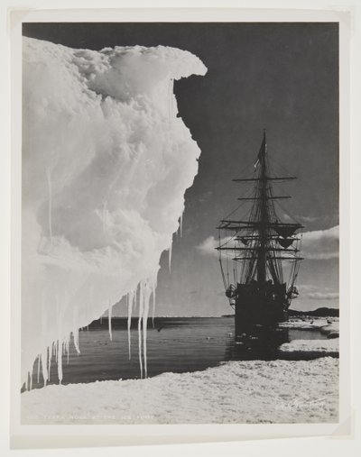 Buz Ayaktaki Terra Nova (bromür baskı) by Herbert Ponting