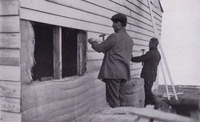 "Kulübe inşa edildi" (s/b fotoğraf) by Herbert Ponting