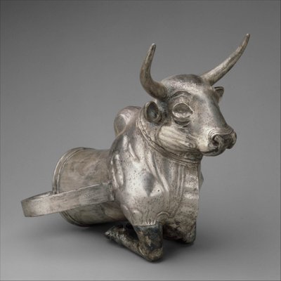 Bir boğanın ön kısmında sona eren gemi, MÖ 1300 dolayları (gümüş) by Hittite