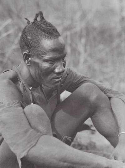 Afrika: Doğu Djur (b/w fotoğraf) by Hugo Adolf Bernatzik