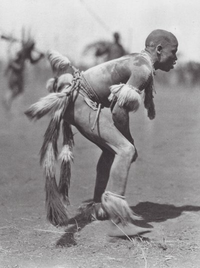 Afrika: Nuba güreşçileri (b/w fotoğraf) by Hugo Adolf Bernatzik