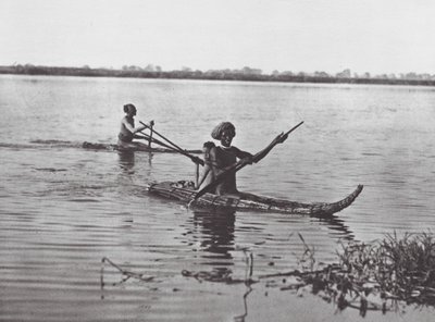 Afrika: Shilluk Salları (siyah-beyaz fotoğraf) by Hugo Adolf Bernatzik