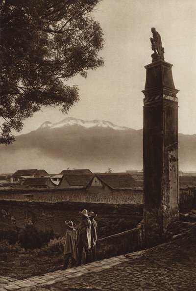 Meksika: Iztaccihuatl ile Amecameca (b/w fotoğraf) by Hugo Brehme