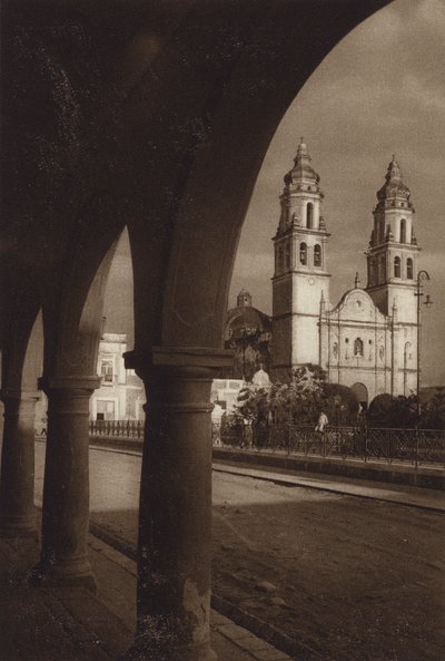 Meksika: Campeche Katedrali (b/w fotoğraf) by Hugo Brehme