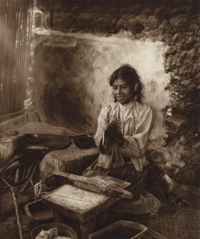 Meksika: Mısır ekmeği pişirme (b/w fotoğraf) by Hugo Brehme