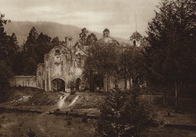 Meksika: Milli parktaki manastır kalıntısı, Desierto de los Leones, Arkadan görünüm (b/w fotoğraf) by Hugo Brehme