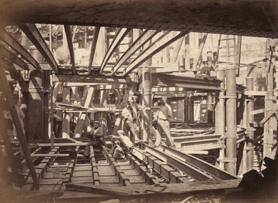 Oditoryum Kirişlerinde İşçiler, Yeni Paris Operası by Hyacinthe César Delmaet and Louis Émile Durandelle