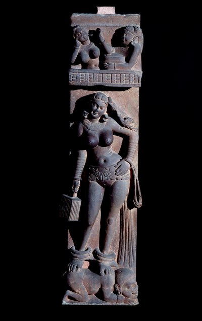 Hinduizm: Doğanın Yakshini (Yaksi) ruhunun temsili, bir kafes ve bir papağan tutuyor, bir cüce üzerinde duruyor - (Bir papağan ve bir kafes ile bir Yaksi, bir cüce üzerinde duruyor) Mathura'dan heykel, gres (Mathura heykeli) , kumtaşı) 2. yüzyıl (2. yü by Indian School
