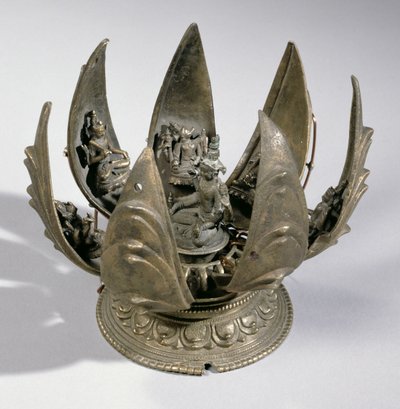 Menteşeli taç yaprakları üzerinde enkarnasyonlarıyla çevrili lotuslu Vişnu, Doğu Hindistan, c.1200 (bronz) by Indian School
