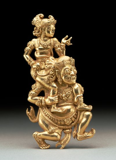Sutasoma ve Kalmasapada (repousse altın) by Indonesian School