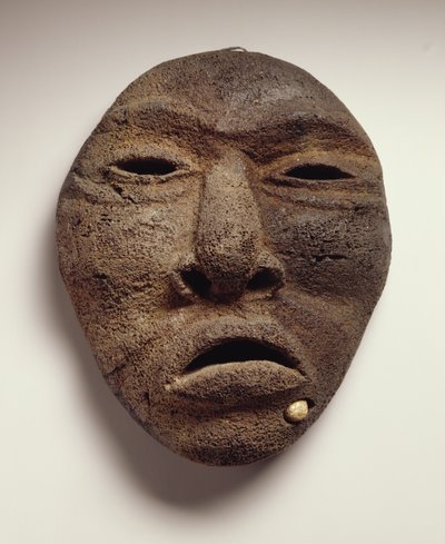 Maske (balina kemiği) by Inuit School