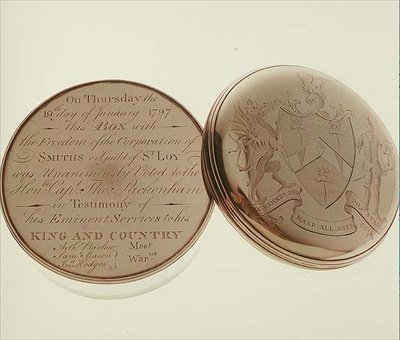 Hon sunulan özgürlük kutusu. 1797 yılında T. Pakenham, Corporation of Smiths tarafından, James Keating, Dublin tarafından yapılmıştır. by Irish School
