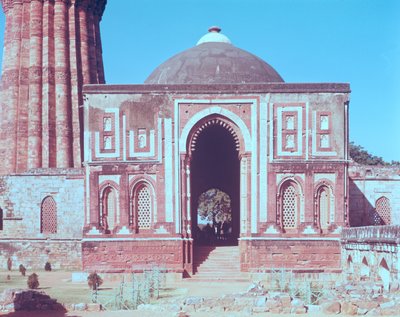 Ala-ud-din Khalji tarafından yaptırılan Alai Darwaza, 1311 by Islamic School