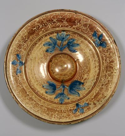 Mavi çiçeklerle dekore edilmiş tabak, Mağribi (fayans) by Islamic School