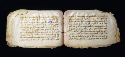 Bir Kuran Folyosundan sayfalar, 9. yüzyıl by Islamic School