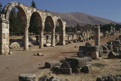 Sokak ve revak görünümü, Emeviler Dönemi (661-750) by Islamic School