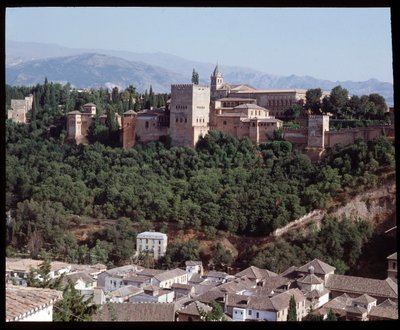 Alhambra kalesi ve sarayının görünümü by Islamic School