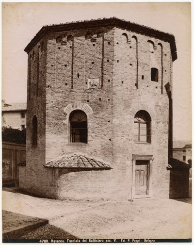 Neon Vaftizhanesi veya Ortodoks Vaftizhanesi, Ravenna, Emilia-Romagna, İtalya, fotoğraf Pietro Poppi, Bologna, 1900 civarı by Italian Photographer