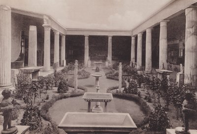Casa Dei Vettii, Peristilio, Vettii Evi, Peristil (s/b fotoğraf) by Italian Photographer