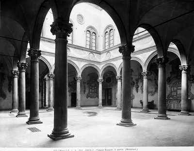 Palazzo Medici Riccardi Avlusu, Floransa, İtalya, 1890 dolayları (s/b fotoğraf) by Italian Photographer