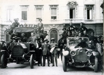 Milan, 3 ve 4 Ağustos 1922. Faşistlerin greve tepkisi. Eylem ekipleri Scala Meydanı