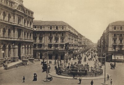 Napoli: Piazza Della Borsa ve Rettifilo Corso Umberto I (s/b fotoğraf) by Italian Photographer