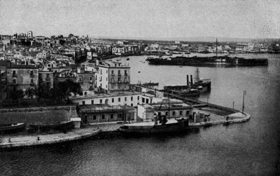 Taranto, eski şehrin panoraması (s / b fotoğraf) by Italian Photographer