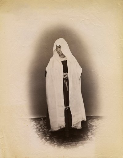 Dul tüvit giyen kadın, Parre, Lombardiya, İtalya, fotoğraf Premiata Fotografia Taramelli, Bergamo by Italian Photographer