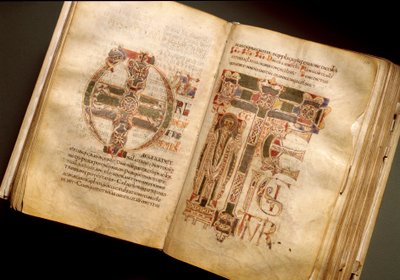 11. yüzyıldan kalma bir litürjik el yazmasının çift sayfası. (Ms.B 8, folii 170v. 171r.) Val Castoriana