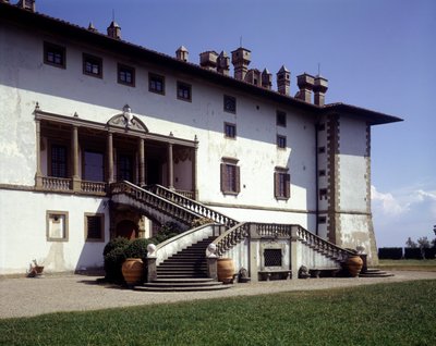 Artimino'daki Ferdinanda veya yüz şempanzenin villası olarak adlandırılan Villa Medicea'nın cephesi by Italian School