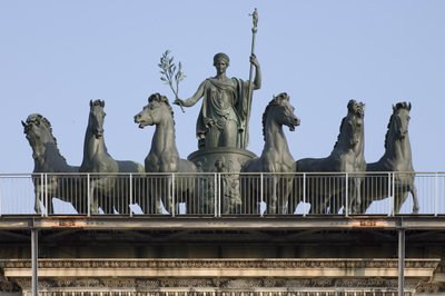 Altı atlı savaş arabası, Arch of Peace, Milano, İtalya detayı by Italian School