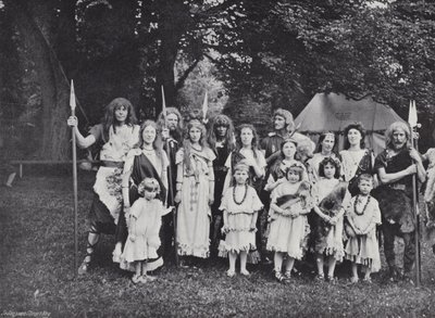 Sherborne Pageant, bir İngiliz Reisi, Kabile Adamları ve Aileler by J. Benjamin Stone
