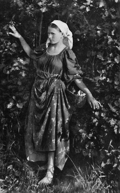 Bir Rus köylü kızı, 1912 by J. Daziaro