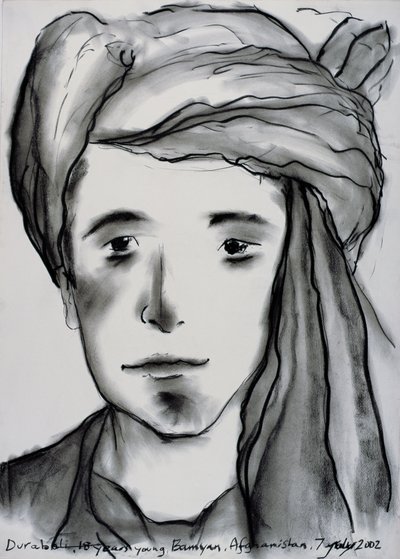Durabali, 18 yaşında Genç, Bamyan, Afganistan, 2002 (kağıt üzerinde kömür) by Jacob Sutton