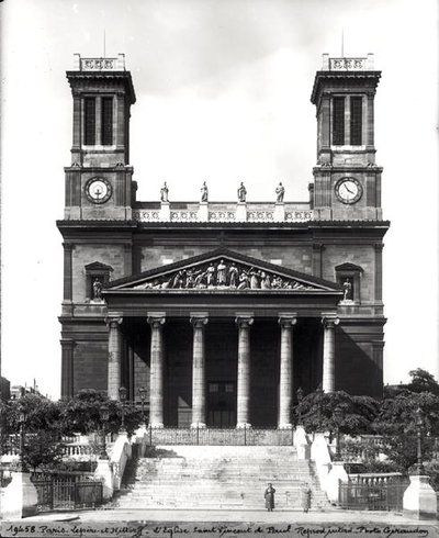 1824-44 yılları arasında inşa edilen St. Vincent de Paul Kilisesi