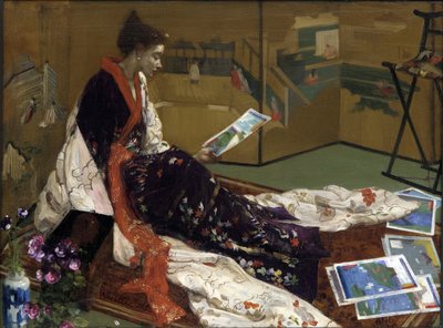 ""Mor ve altın kapris: altın perde"" Japon tarzı kimono giymiş genç kadın, baskılara bakıyor - (Japonizm) Tablo James Abbott McNeill Whistler (1834-1903) 1864 Freer Sanat Galerisi, Washington Amerika Birleşik Devletleri by James Abbott McNeill Whistler