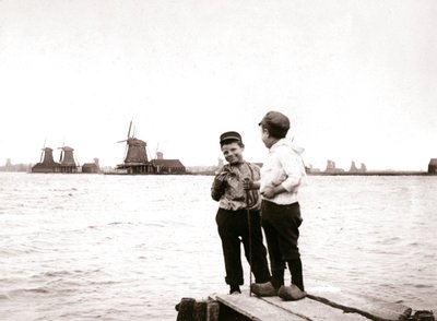 Boys by a channel, Laandam, Hollanda, 1898. by James Batkin