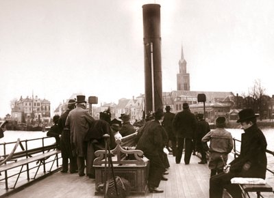 Feribot yolcuları, Laandam, 1898. by James Batkin