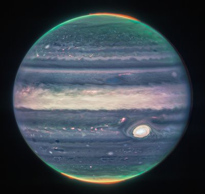 Webb'in Jüpiter Görüntüleri Aurora'ları, Hazes'i Sergiliyor by James Webb Space Telescope (NASA)