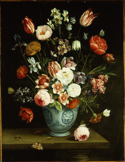 Bir çıkıntı üzerinde güveler ve diğer böcekler ile mavi ve beyaz porselen vazoda çiçekler by Jan van Kessel