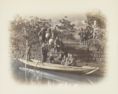Nehir kıyısında bir tekne, Japonya (el boyaması s/b fotoğraf) by Japanese Photographer