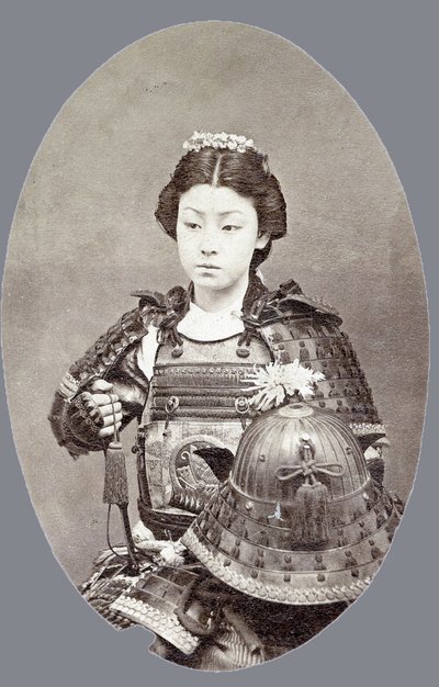 Bir dişi samuray by Japanese Photographer