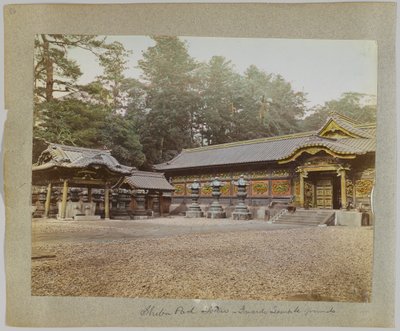 Temple Grounds'un içinde, Shiba Park, Tokyo, Japonya (el boyaması s/b fotoğraf) by Japanese Photographer