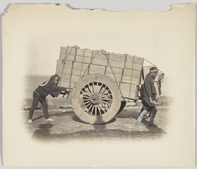 Arabayı çeken adamlar (el ile boyanmış s/b fotoğraf) by Japanese Photographer